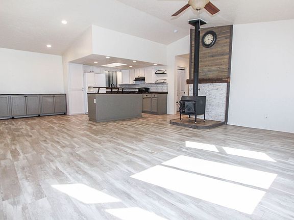 5th image of 1979 N Quartz Dr