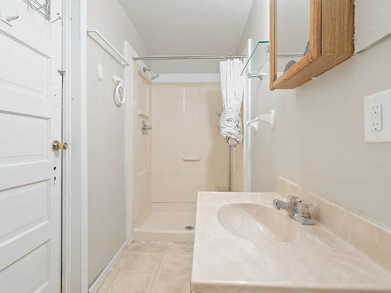2020 1/2 College St - Cedar Falls — Photo 11