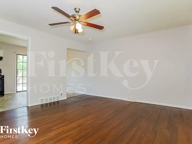 8305 E 110th St — Photo 5