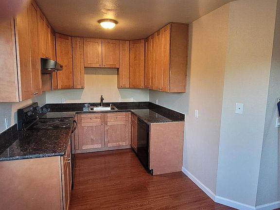 2nd image of 637 N K St