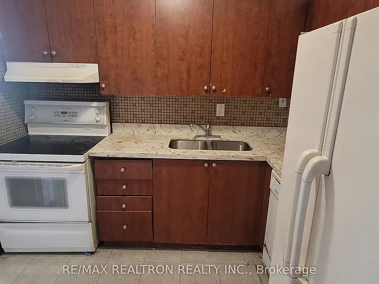 180 Markham Rd #504 — Photo 28