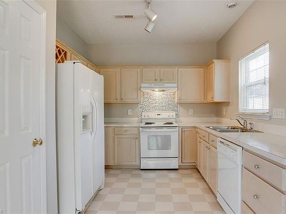 4th image of 4 Catalpa Cir