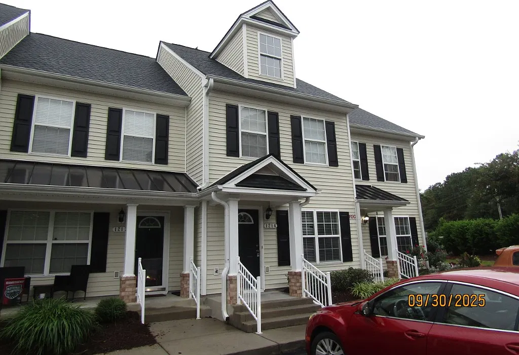 3 bed, 1250 sqft, $1,600 — Photo 1
