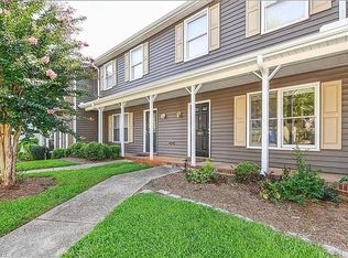 381 E East Montcastle Dr, Greensboro, NC 27406