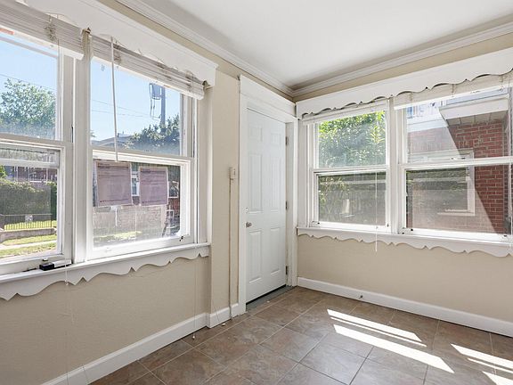 4th image of 4022 Mitchell St