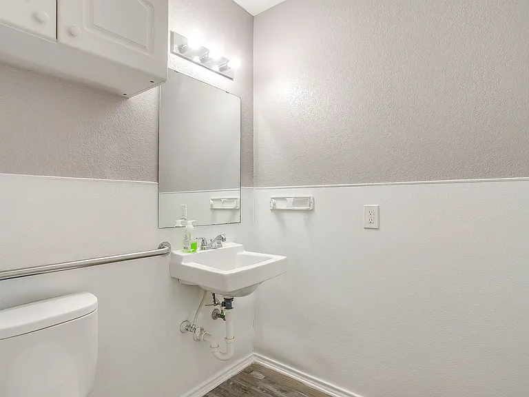 Foxfire Apartments — Photo 16