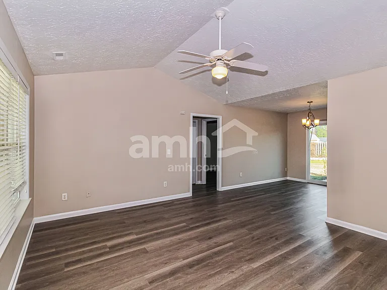 9488 NE Huckabee Ct — Photo 5