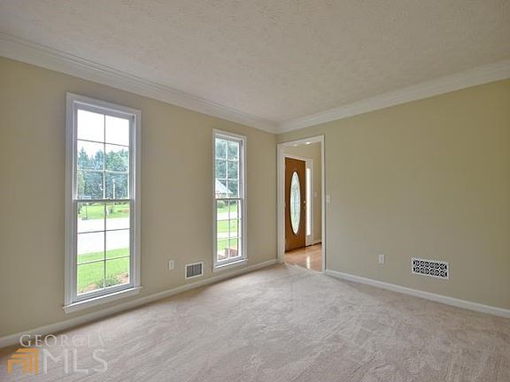 3rd image of 145 Lakeside Ct