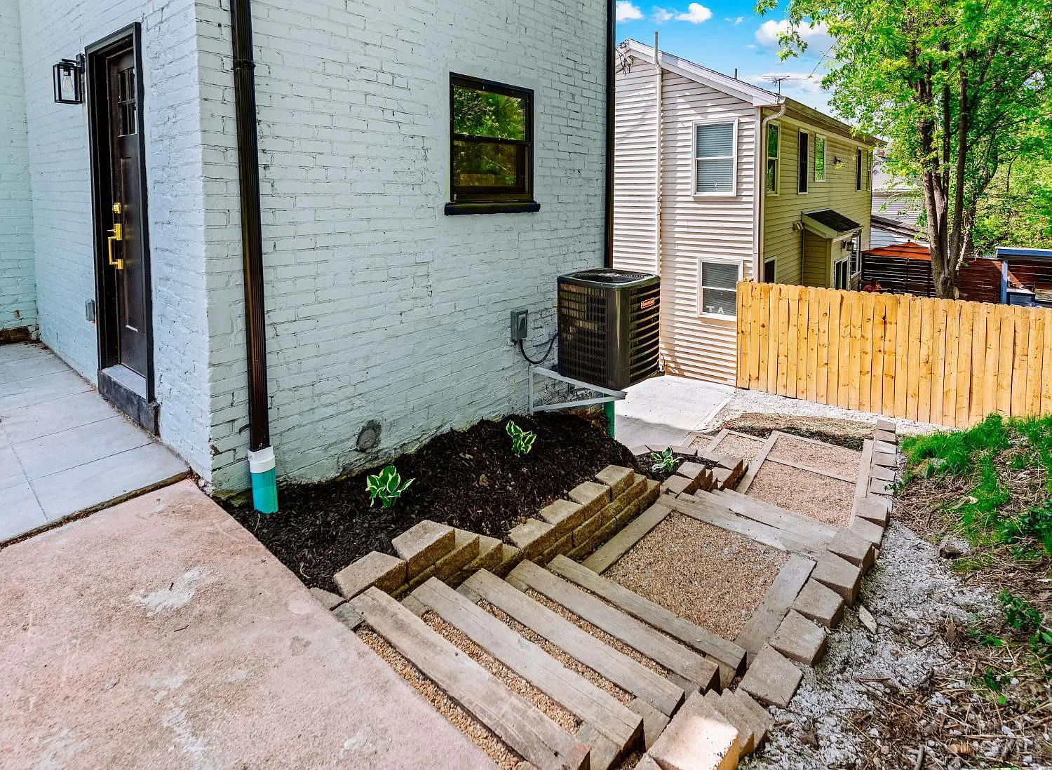 3 bed, 2.5 bath, 1872 sqft, $3,500 — Photo 4