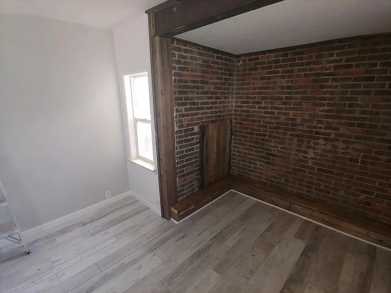204 E Emma St — Photo 9