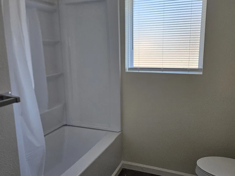 302 N Main St — Photo 19