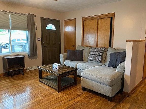 3rd image of 1826 Haskett Ave