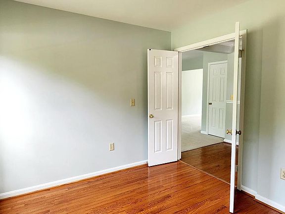 4th image of 3401 Flint Hill Pl