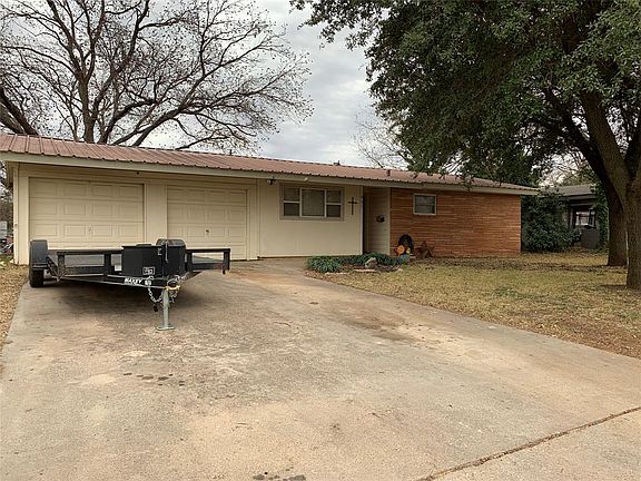 2nd image of 831 Redwood Dr