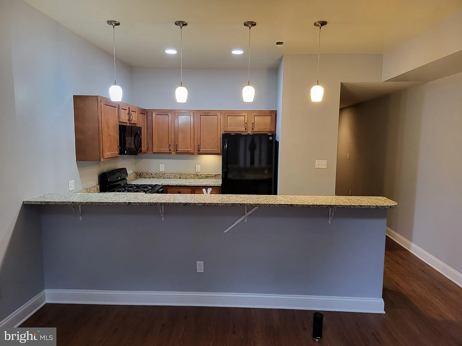 4 bed, 2.5 bath, 3240 sqft, $3,200 — Photo 2