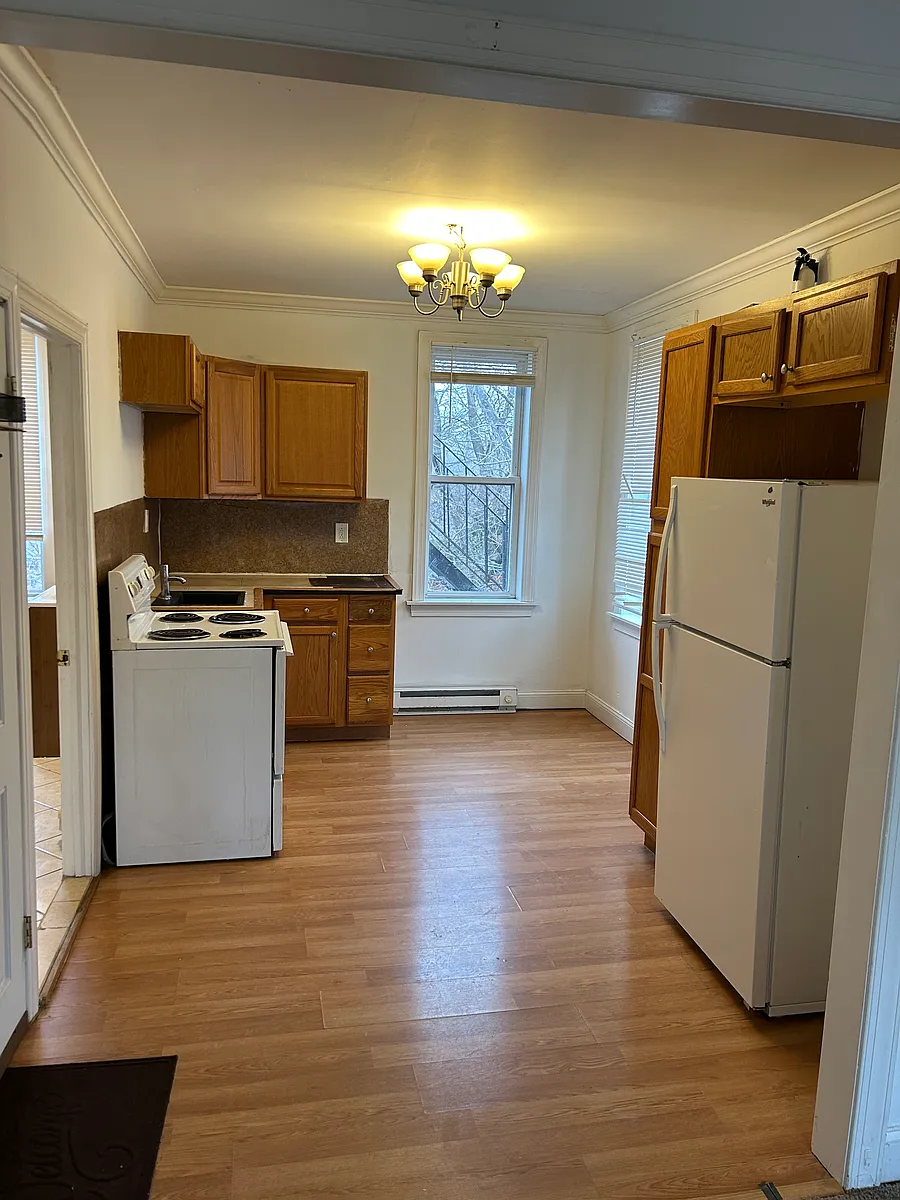 Building Photo - 533 Beechwood Ave #2