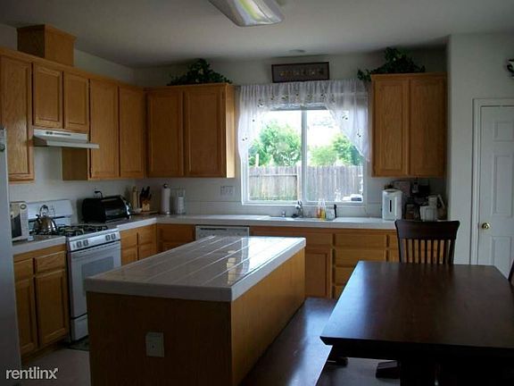3rd image of 20 Saddlehorn Ct
