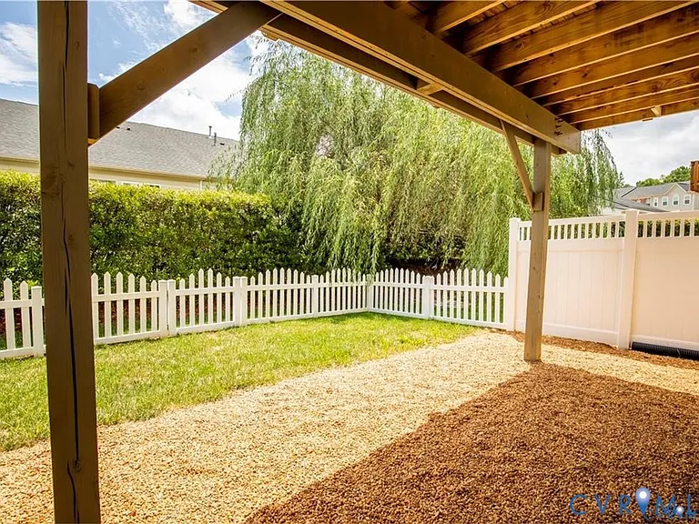 411 Siena Ln — Photo 40