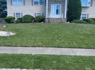 5 Voelker Rd, Fairfield, NJ 07004