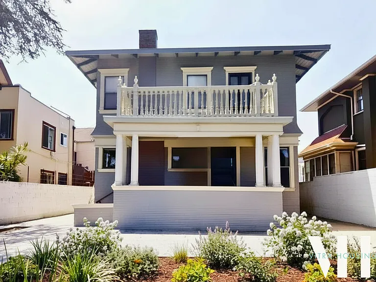 1180 W Adams Blvd — Photo 14