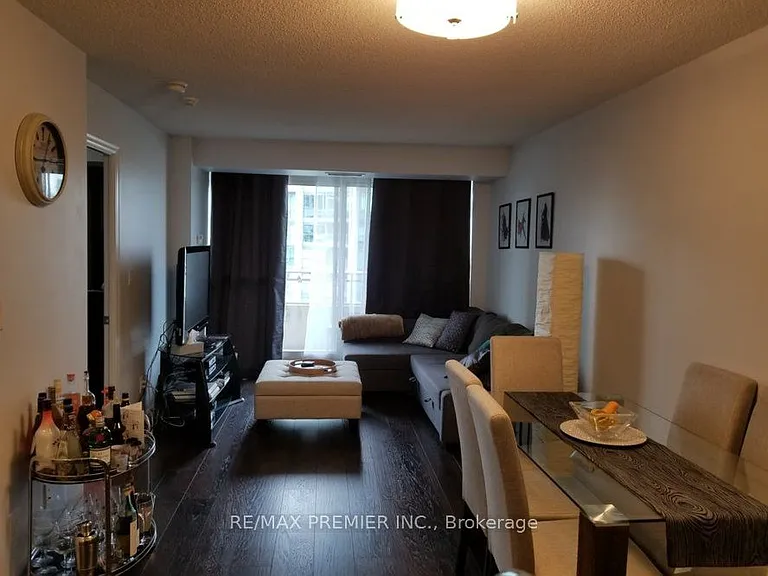35 Bastion St #1916 — Photo 10