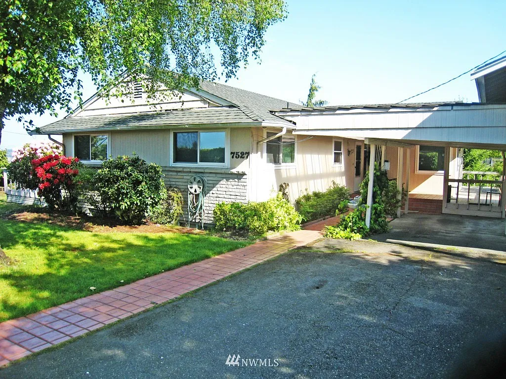 7527 S 19th Street photo 1