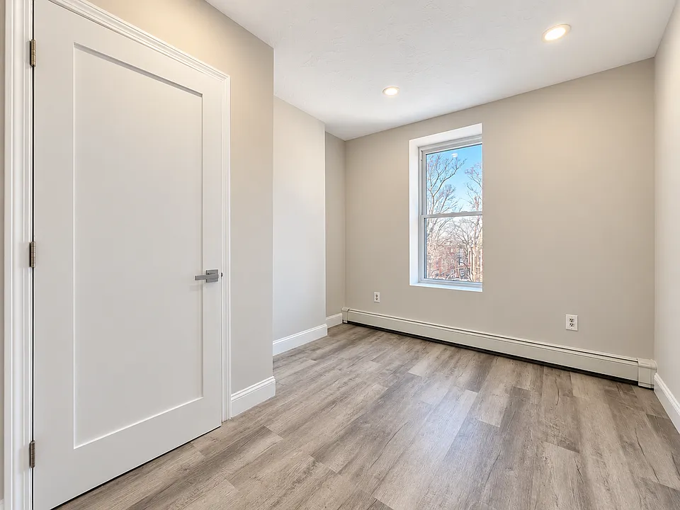 90 Hammond St