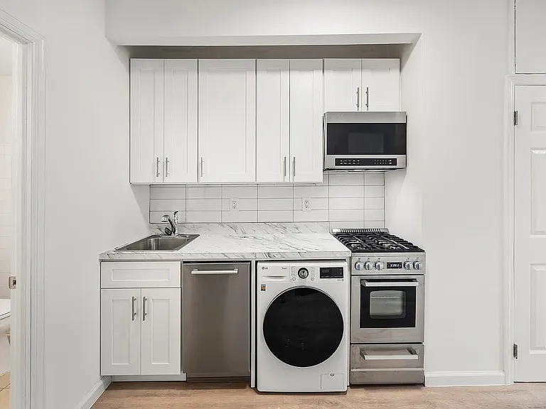 1586 1st Ave #3D — Photo 1