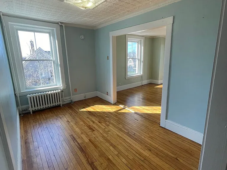 142 College St — Photo 10