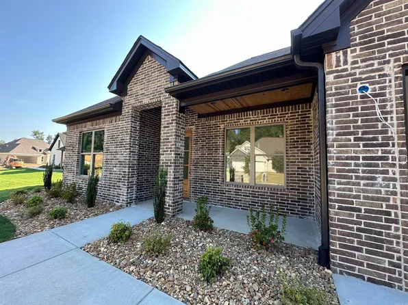 8028 N Shoreline Blvd, Benton, AR 72019