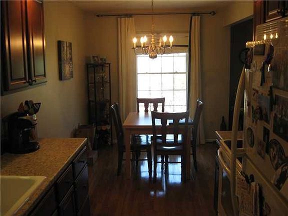 3rd image of 16 Wood Creek Dr