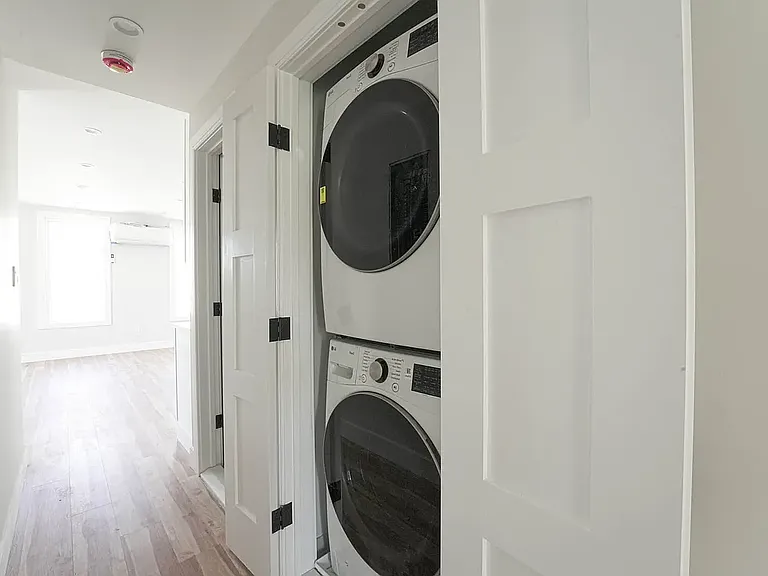 689 6th Ave #2 — Photo 7