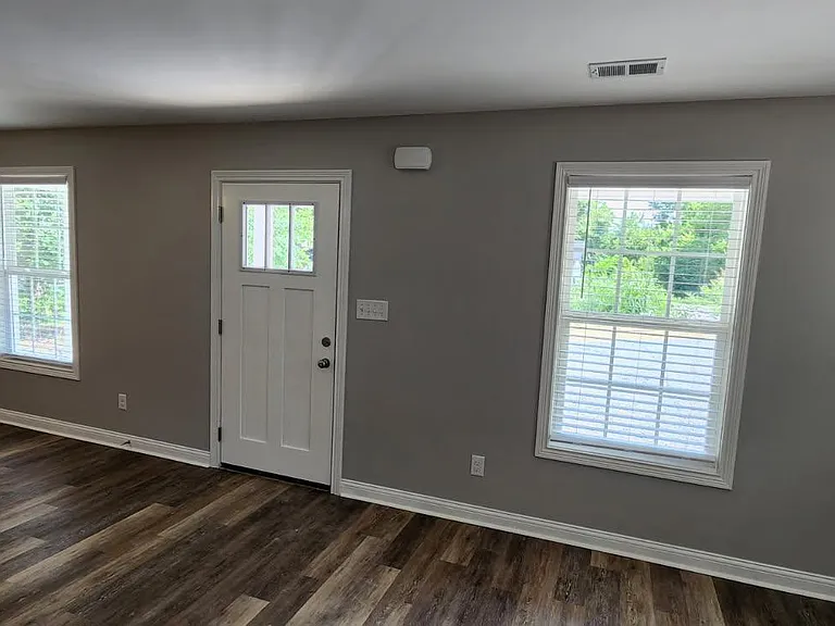 1110 E Rice Ln — Photo 4