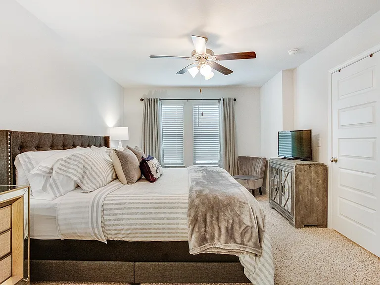 Master king bed, block out curtains and blinds, walk in closet