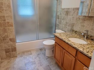 605 King George Rd, Fords, NJ 08863