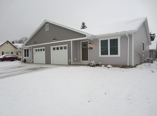 304 Hoopengarner St, Wapakoneta, OH 45895