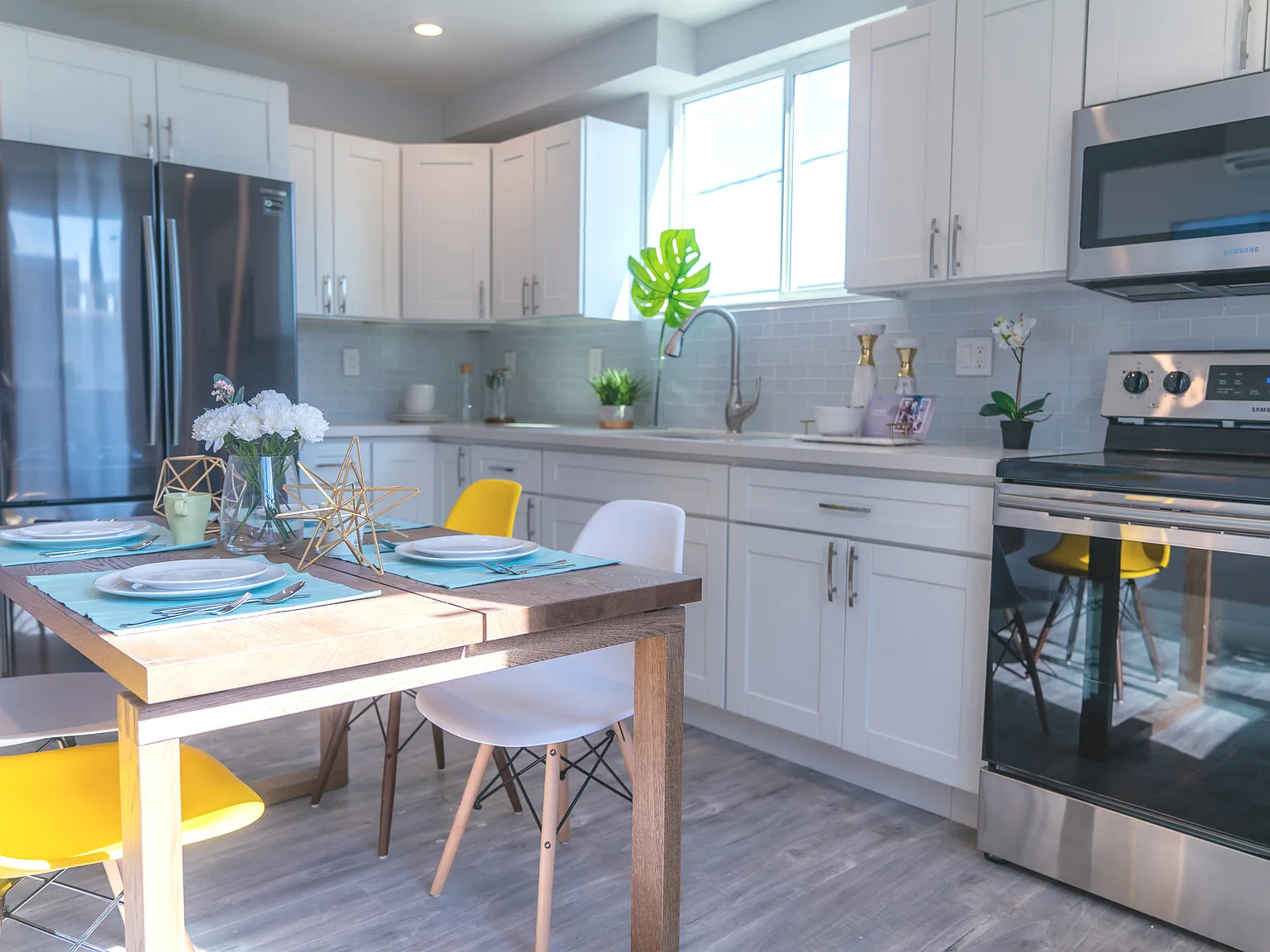 1729 W Adams Blvd — Photo 1