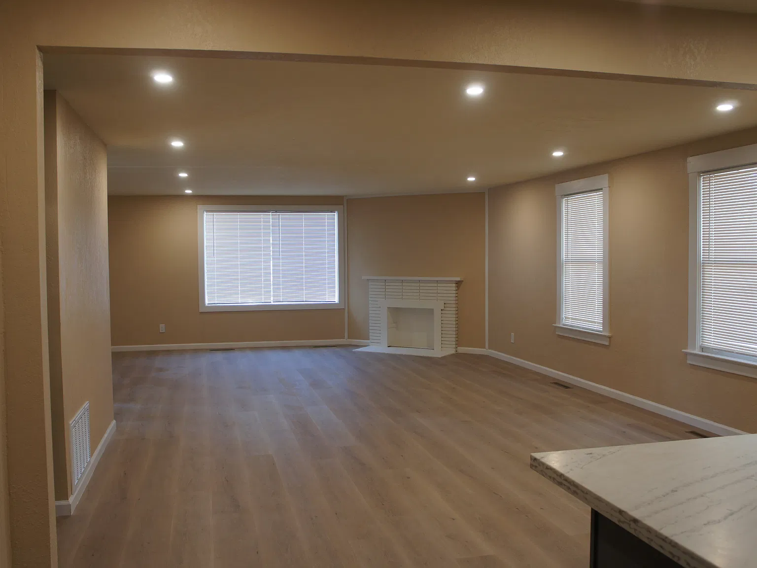 2 bed, 2200 sqft, $4,125 — Photo 2