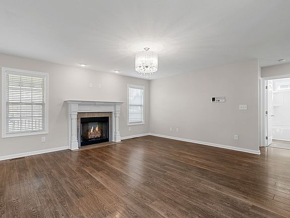 4th image of 3785 Windhaven Dr