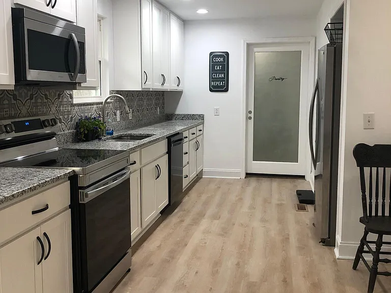 1225 York Rd NE — Photo 7