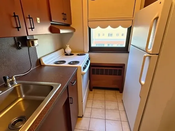 81-09 156th Avenue image 6 of 14