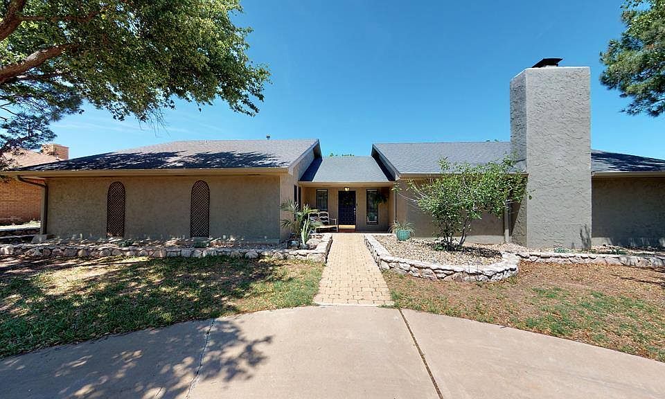 1st image of 3818 Hillcrest Dr