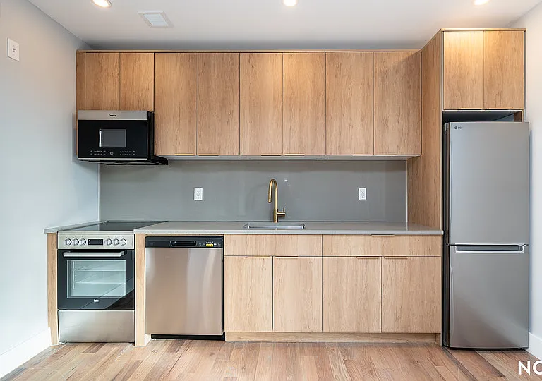 31-61 Vernon Blvd #6X — Photo 2