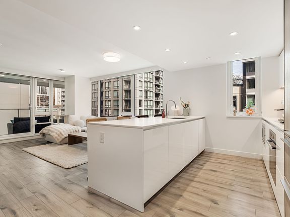 4th image of 1107 Richards St #202