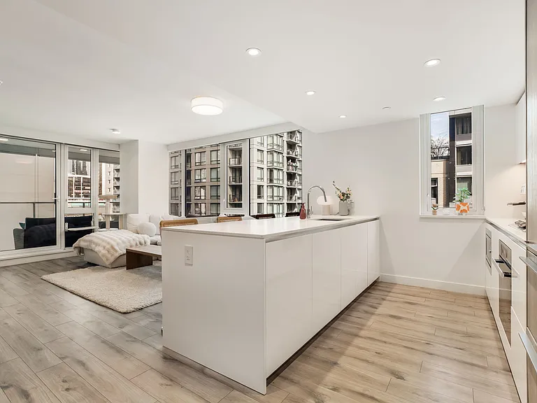 1107 Richards St #202 — Photo 4