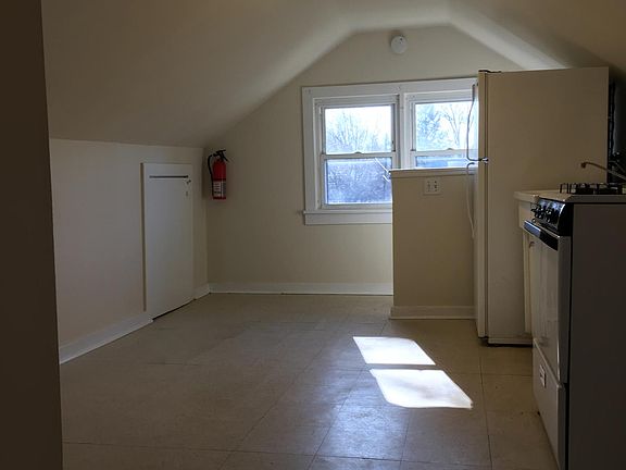 4th image of 6034 Woodruff Ave