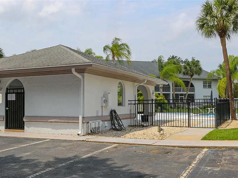 3203 Landmark Dr #2202 — Photo 25