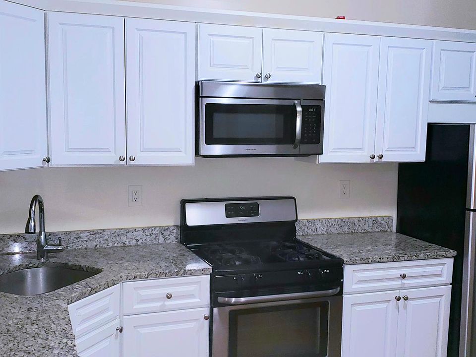 1st image of 392 Fellsway W #3A