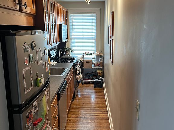 4th image of 816 W Lake St APT 204