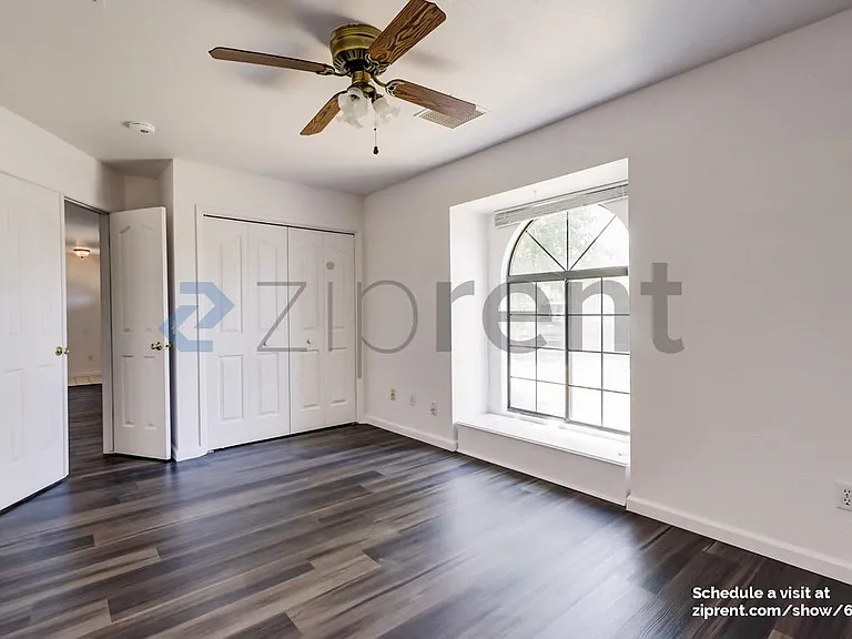 168 W Adams St — Photo 9